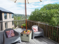 A stand up project: DIY umbrella stand for summer